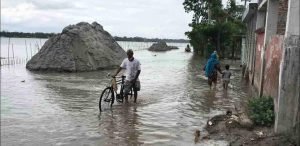 বাগেরহাটের নিম্নাঞ্চল প্লাবিত, সহস্রাধিক পরিবার বিপাকে